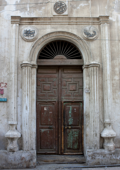 Old house with wooden mashrabiya in al-Balad quarter, Mecca province, Jeddah, Saudi Arabia