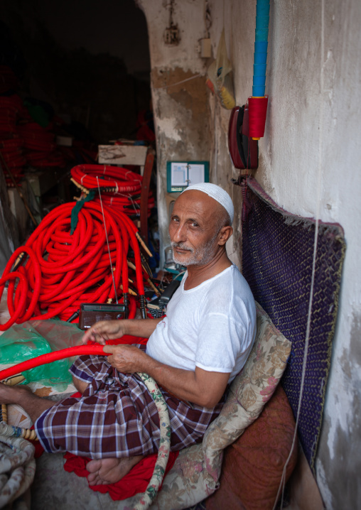 Saudi man making a shisha in the old quarter, Hijaz Tihamah region, Jeddah, Saudi Arabia