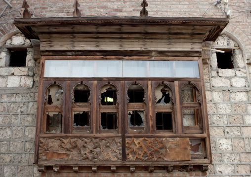 Old house with wooden mashrabiya in al-Balad quarter, Mecca province, Jeddah, Saudi Arabia