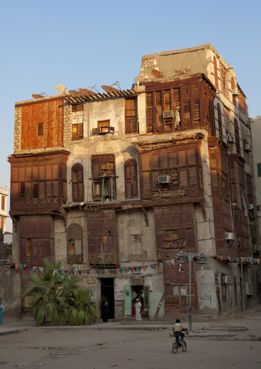 Old house with wooden mashrabiya in al-Balad quarter, Mecca province, Jeddah, Saudi Arabia