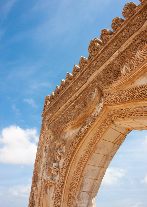 Al-refae e house gateway decorated with stucco, Jizan Region, Farasan island, Saudi Arabia