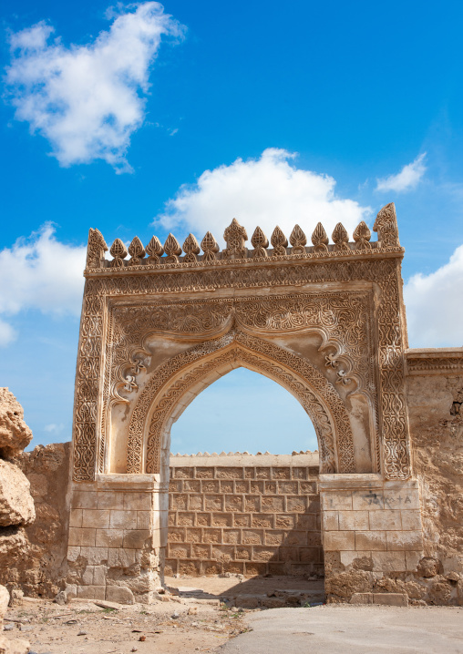 Al-refae e house gateway decorated with stucco, Jizan Region, Farasan island, Saudi Arabia