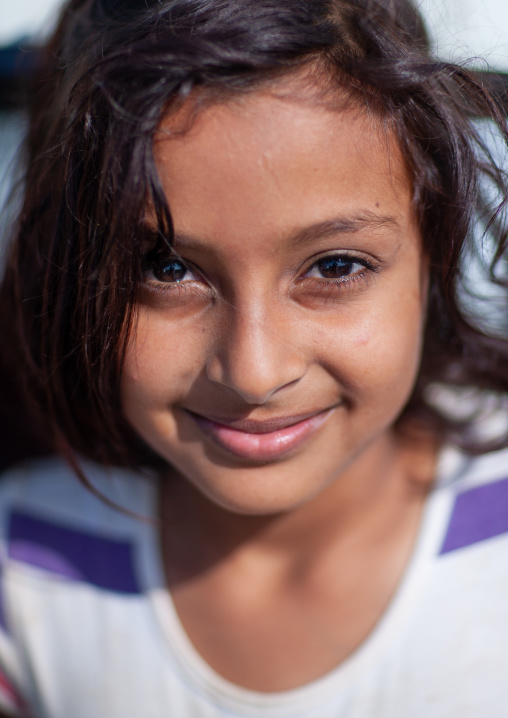 Portrait of a smiling saudi girl, Jizan Province, Sabya, Saudi Arabia