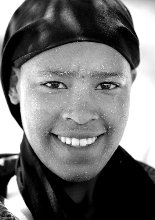 Portrait Of A Smiling Young Woman Wearing Quasil On Her Face