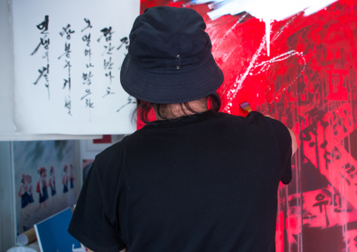 Sun mu artist painting in his workshop, National capital area, Seoul, South korea