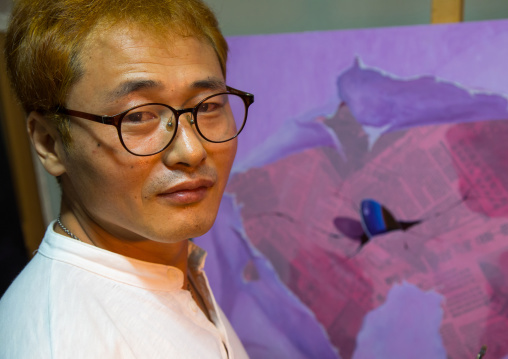 Former north Korea propaganda artist called Oh Sung-Cheol in his workshop, National Capital Area, Seoul, South Korea