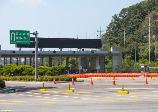 Closed highway to the Kaesong industrial zone, North Hwanghae Province, Panmunjom, South Korea