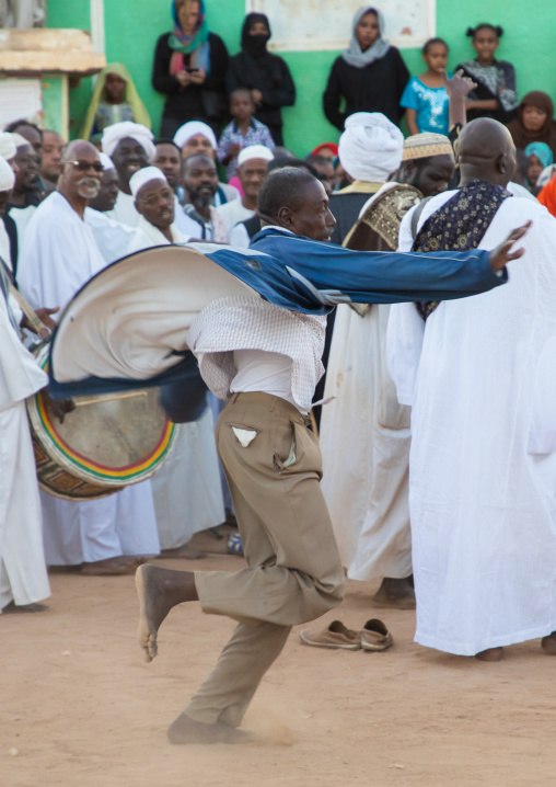 Sufi whirling dervish at Omdurman sheikh Hamad el Nil tomb, Khartoum State, Omdurman, Sudan