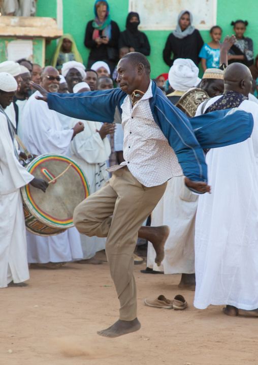 Sufi whirling dervish at Omdurman sheikh Hamad el Nil tomb, Khartoum State, Omdurman, Sudan