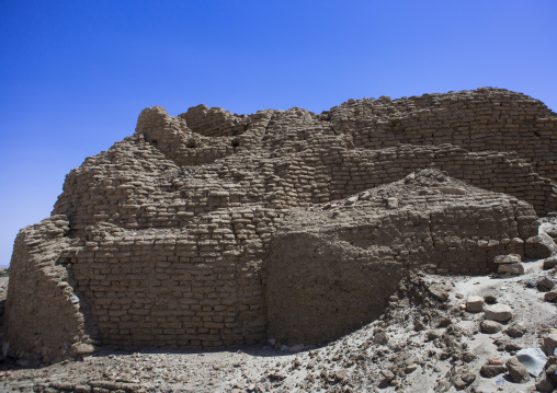 Sudan, Nubia, Sai island, ruins of the ottoman fort with the nile and jebel abri