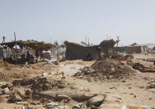 Sudan, Khartoum State, Alkhanag, men searching for gold