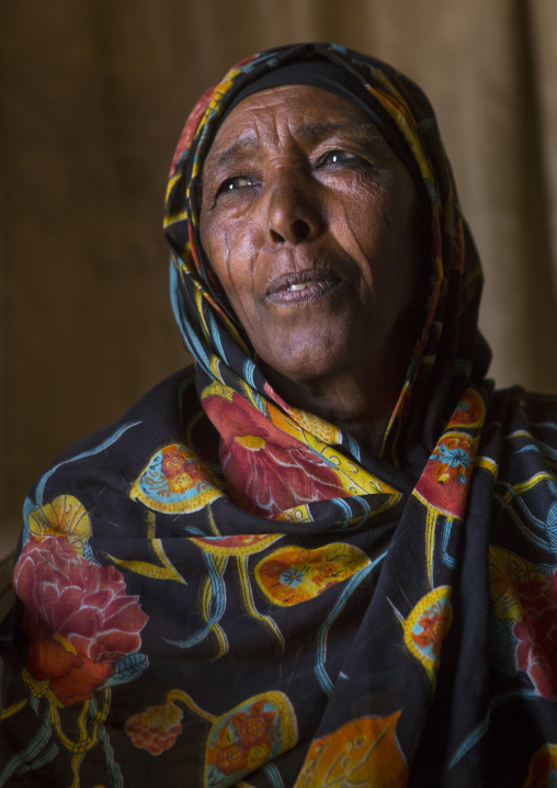 Sudan, Kush, Bagrawiyah, nubian lady dressed in the traditional, colourful tub