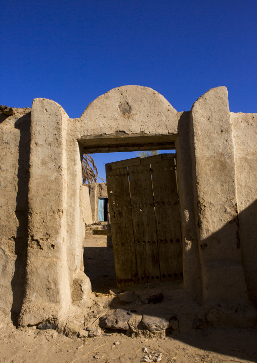 Sudan, River Nile, Al-Khandaq, old gate in al-khandaq