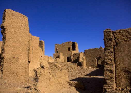 Sudan, River Nile, Al-Khandaq, abandonned mud brick house al-khandaq