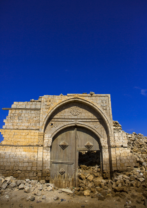 Sudan, Port Sudan, Suakin, wodden door in the middle of a ruined ottoman coral buildings