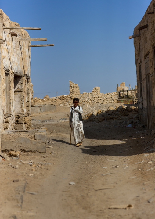 Sudan, Port Sudan, Suakin, kid in the old town on mainland