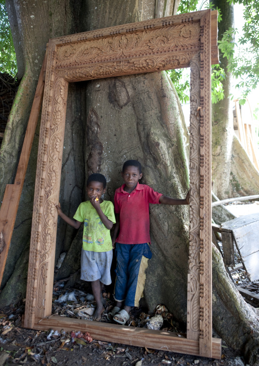 Door building in zanzibar, Tanzania