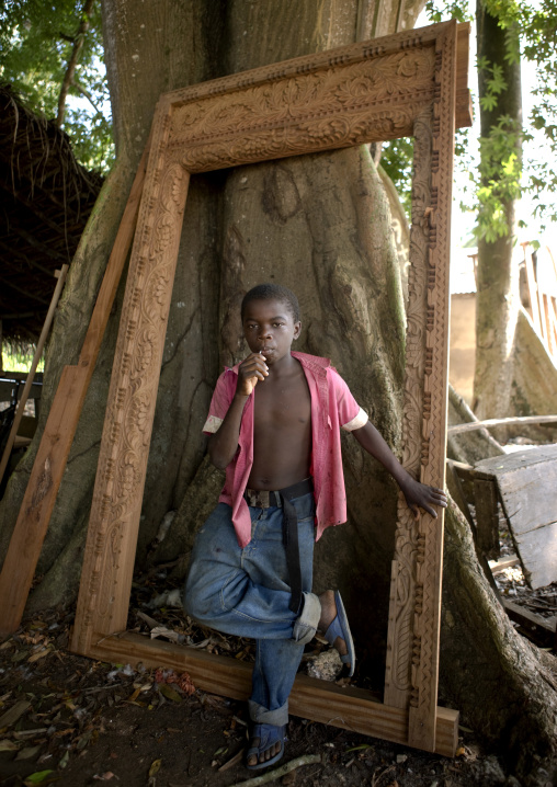 Door building in zanzibar, Tanzania