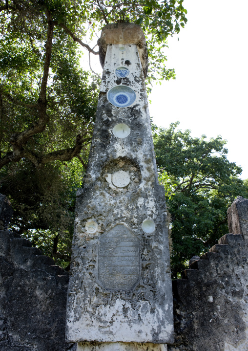 Chinese bowls on islamic tomb in kunduchi ruins, Tanzania