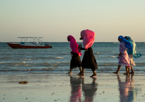 Tanzania, Zanzibar, Kizimkazi, young muslim girls in school uniform on beach