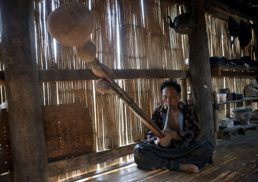 Lahu tribe uncle ja yo in ban bor kai village playing nor ku ma, Thailand