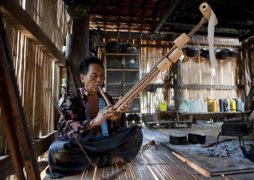 Lahu tribe uncle ja yo in ban bor kai village playing nor ku ma, Thailand