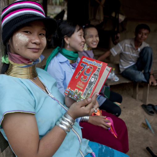 Long neck teenagers, Mae hong son, Thailand