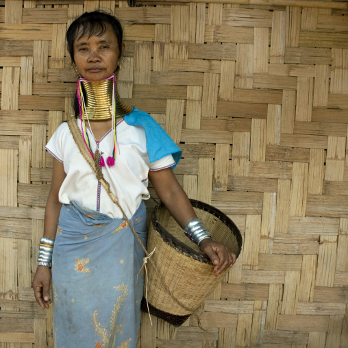 Long neck woman in ban mai nai soi, Thailand