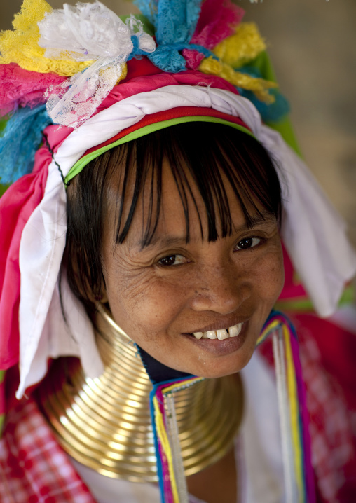 Long neck woman in ban mai nai soi, Thailand