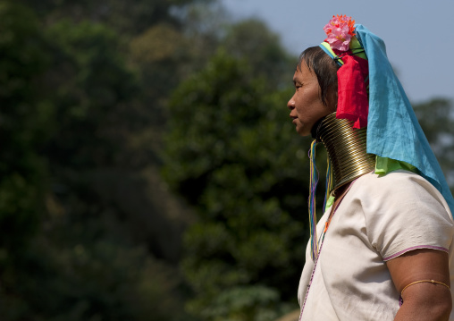 Long neck woman in ban mai nai soi, Thailand