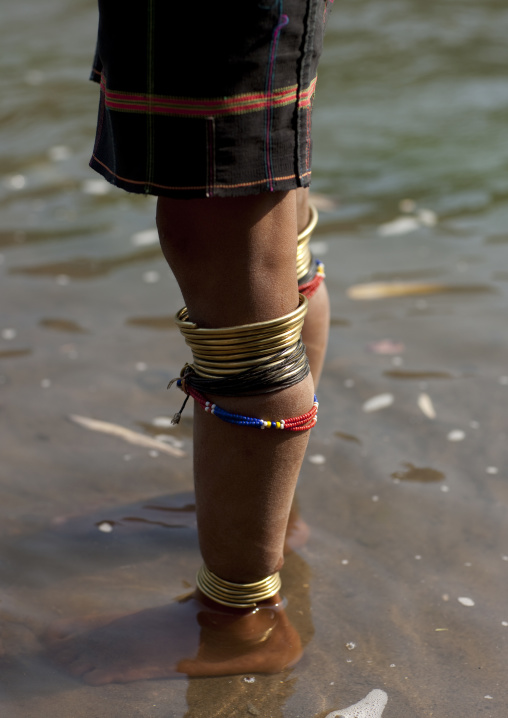 Long neck bath in river in nam peang din village, North thailand