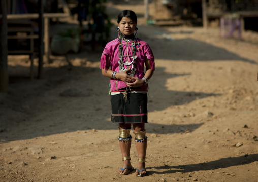 Kor yor tribe woman, Nam peang din village, North thailand