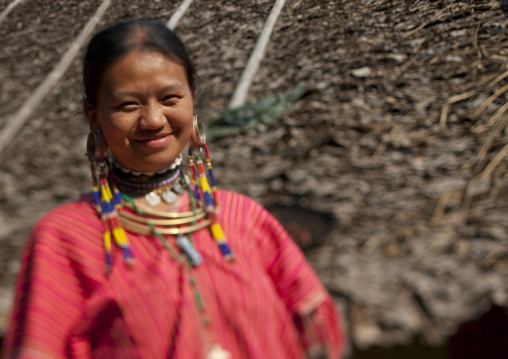 Kor yor tribe woman, Nam peang din village, North thailand