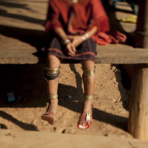 Kor yor tribe woman, Nam peang din village, North thailand