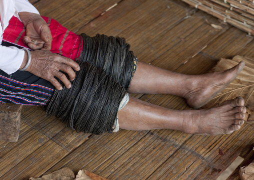 Miss tee mo from the karen tribe inmae soi-u village on the thai-myanmar border, Thailand