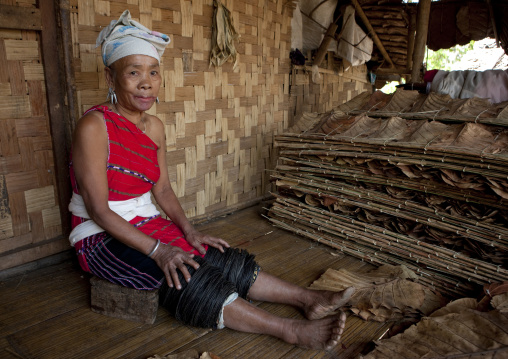 Miss tee mo from the karen tribe inmae soi-u village on the thai-myanmar border, Thailand