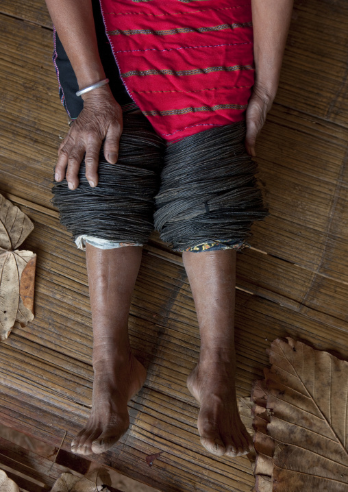 Miss tee mo from the karen tribe inmae soi-u village on the thai-myanmar border, Thailand