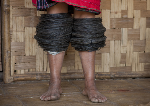 Miss tee mo from the karen tribe inmae soi-u village on the thai-myanmar border, Thailand