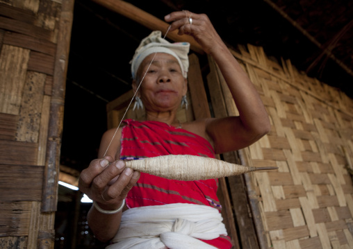 Miss tee mo from the karen tribe inmae soi-u village on the thai-myanmar border, Thailand