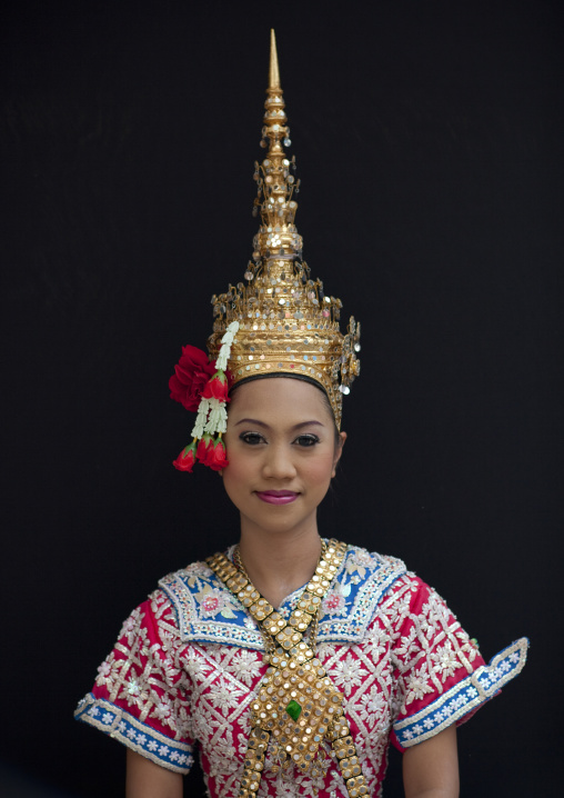 Thai dancer at phra brahma erawan, Bangkok, Thailand