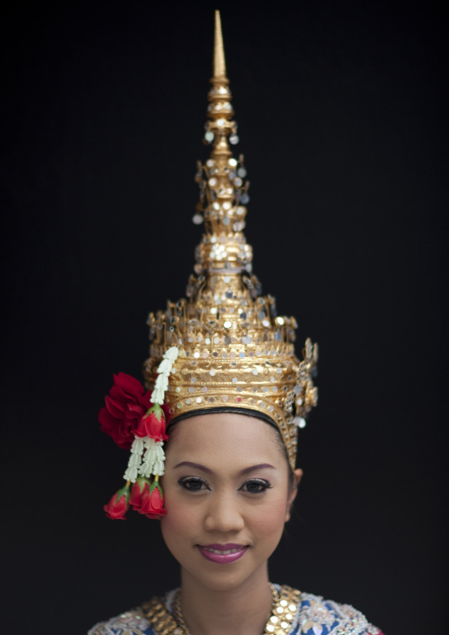 Thai dancer at phra brahma erawan, Bangkok, Thailand