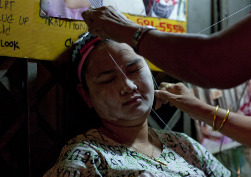 Mung-ming ancient chinese style hair removal at chinatown, Bangkok, Thailand