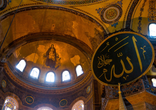 The islamic decoration on the domes of the interior of Hagia Sophia, Sultanahmet, istanbul, Turkey