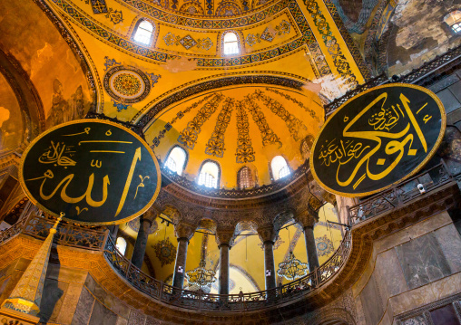 The islamic decoration on the domes of the interior of Hagia Sophia, Sultanahmet, istanbul, Turkey