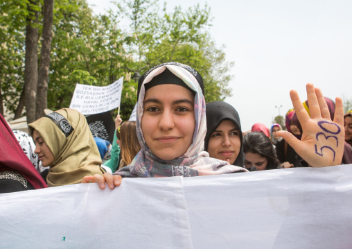 Demonstration of muslim brotherhood after egyptian court sentences 530 people to death, Marmara Region, istanbul, Turkey