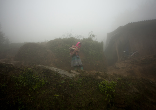 Flower hmong woman carrying her daughter on her back, Sapa, Vietnam