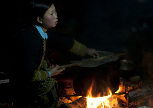 Red dzao girl cooking, Sapa, Vietnam