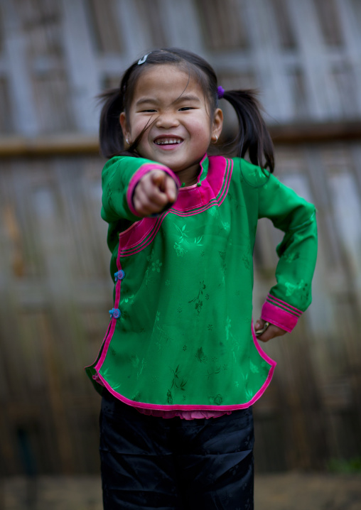 Giay girl pointing the camera, Sapa, Vietnam